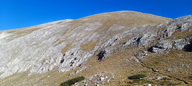 grimpant la cime Vihren et la cime Kutelo